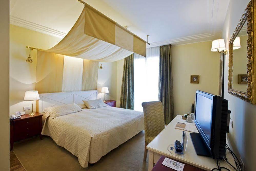 Rizzi Aquacharme Hotel & Spa Boario Terme Exterior foto